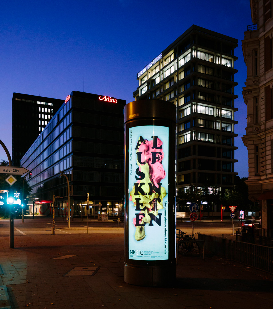 Backlit Citylight poster for the exhibition 'ALLES KNETEN – Metamorphose eines Materials' in Hamburg